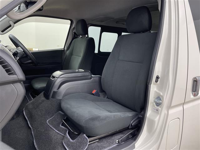 ハイエースバン ロングスーパーＧＬ　４ＷＤ　／　ディーゼルターボ・トヨタセーフティセンス・プリクラッシュセーフティ・純正ディーラーＯＰナビ・ＤＶＤ．ＣＤ．ＳＤ．ＢＴ．フルセグ・バックカメラ・両側スライドドア・社外ドライブレ（14枚目）