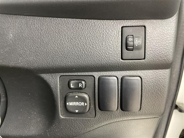 bB S 4WD・寒冷地仕様・社外HDDナビ・CD/DVD/SD/HDD・積込夏タイヤ社外AWセット・ETC・ヘッドライトレベライザー・ドアバイザー・ワイパーデアイサー・純正フロアマット・保証書・取扱説明書(8枚目)