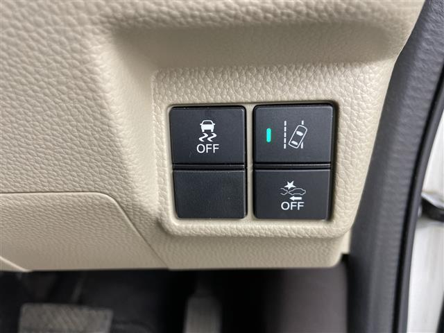 N-BOX G・Lホンダセンシング 4WD・社外ナビ・CD/Bluetooth接続・バックカメラ・ビルトインETC・衝突軽減ブレーキ・アダプティブクルーズコントロール・レーンキープアシスト・片側パワースライドドア・ステアリングスイッチ(12枚目)