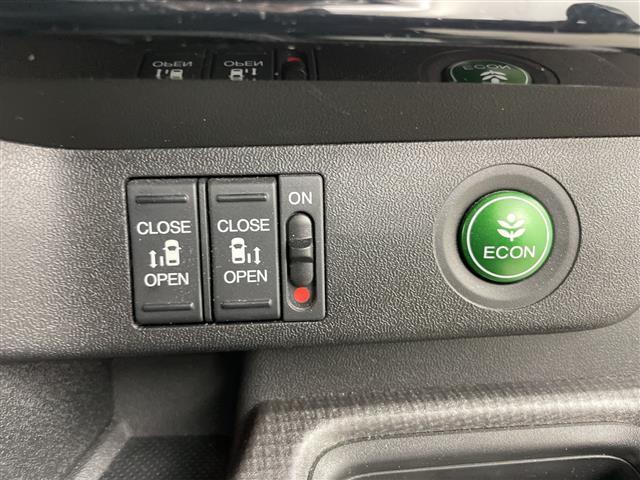 ステップワゴンスパーダ スパーダ ホンダセンシング ・4WD/ホンダセンシング・衝突軽減ブレーキ〈CMBS〉・LKAS〈車線維持支援システム〉・レーダークルーズコントロール・純正9インチインターナビ・DVD.CD.SD.BT.フルセグ・マル(9枚目)