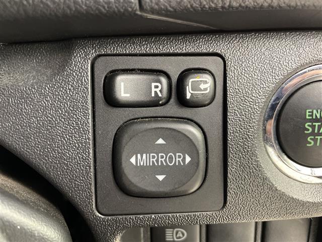 ハイエースワゴン GL ・4WD/ キャンピング仕様車・トヨタセーフティセンス・プリクラッシュセーフティ・キャンピング仕様装備品・冷蔵庫・流し台・レンジ・車社内LED証明・ベット仕様・車内カーテン・テーブルキット(9枚目)