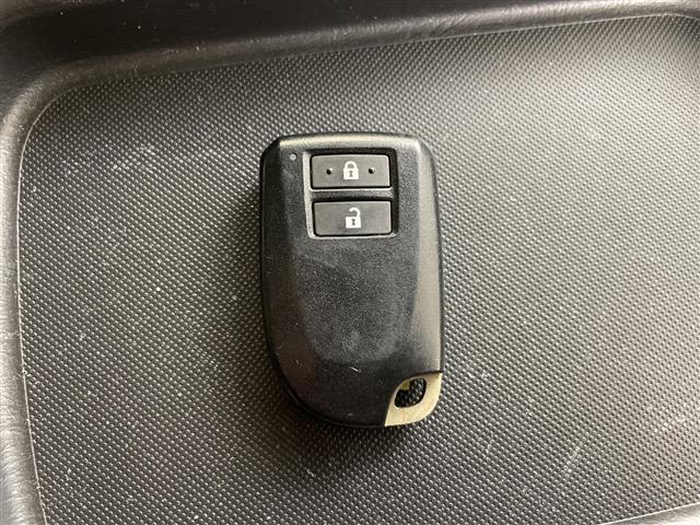 ハイエースワゴン GL ・4WD/ キャンピング仕様車・トヨタセーフティセンス・プリクラッシュセーフティ・キャンピング仕様装備品・冷蔵庫・流し台・レンジ・車社内LED証明・ベット仕様・車内カーテン・テーブルキット(13枚目)