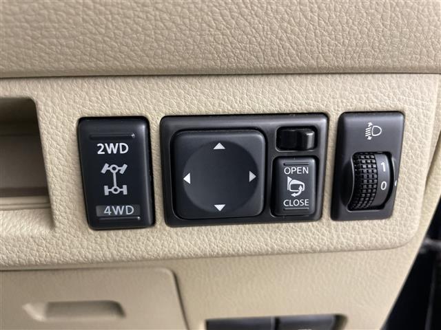 ティーダラティオ １５Ｍ　ＦＯＵＲ　４ＷＤ・社外オーディオ・ＣＤ／ＡＵＸ・オートライト・ＥＴＣ・ヘッドライトレベライザー・オートエアコン・積込夏タイヤスチールホイールセット・電動格納ミラー・ドアバイザー・スマートキー・スペアキー（6枚目）