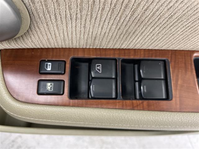 ティーダラティオ １５Ｍ　ＦＯＵＲ　４ＷＤ・社外オーディオ・ＣＤ／ＡＵＸ・オートライト・ＥＴＣ・ヘッドライトレベライザー・オートエアコン・積込夏タイヤスチールホイールセット・電動格納ミラー・ドアバイザー・スマートキー・スペアキー（8枚目）