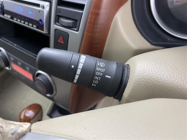 ティーダラティオ １５Ｍ　ＦＯＵＲ　４ＷＤ・社外オーディオ・ＣＤ／ＡＵＸ・オートライト・ＥＴＣ・ヘッドライトレベライザー・オートエアコン・積込夏タイヤスチールホイールセット・電動格納ミラー・ドアバイザー・スマートキー・スペアキー（11枚目）