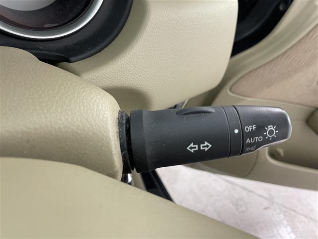 ティーダラティオ １５Ｍ　ＦＯＵＲ　４ＷＤ・社外オーディオ・ＣＤ／ＡＵＸ・オートライト・ＥＴＣ・ヘッドライトレベライザー・オートエアコン・積込夏タイヤスチールホイールセット・電動格納ミラー・ドアバイザー・スマートキー・スペアキー（12枚目）