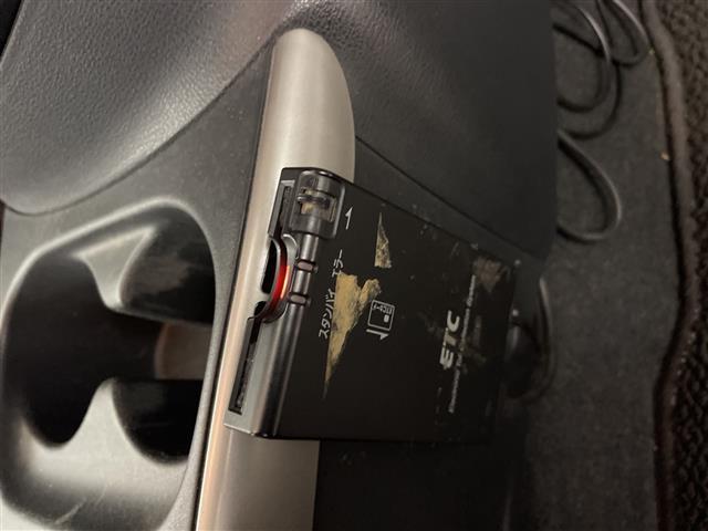 ラティオ Ｇ　ワンオーナー・純正オーディオ・ＣＤ／ＡＵＸ・横滑り防止装置／ＥＴＣ・プッシュスタート／スマートキー・ヘッドライトレベライザー・電動格納ミラー・純正フロアマット・オートエアコン・積込夏タイヤ純正ＡＷ付き（6枚目）