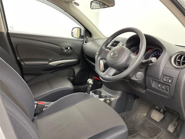 ラティオ Ｇ　ワンオーナー・純正オーディオ・ＣＤ／ＡＵＸ・横滑り防止装置／ＥＴＣ・プッシュスタート／スマートキー・ヘッドライトレベライザー・電動格納ミラー・純正フロアマット・オートエアコン・積込夏タイヤ純正ＡＷ付き（17枚目）