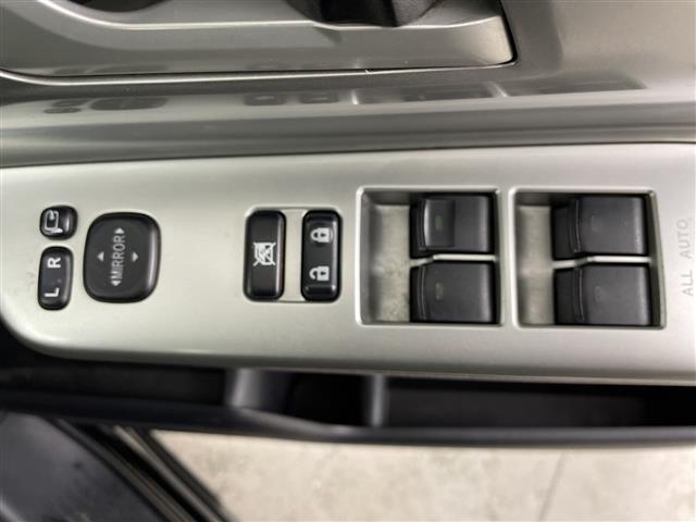 ヴォクシー ＺＳ　４ＷＤ・寒冷地仕様・社外ＨＤＤナビ・ＣＤ／ＤＶＤ／ＳＤ／ＨＤＤ／フルセグＴＶ・Ｂｌｕｅｔｏｏｔｈ接続（ハンズフリーのみ）・片側パワースライドドア・ＭＴモード付ＡＴ／パドルシフト・社外後席用モニター（9枚目）