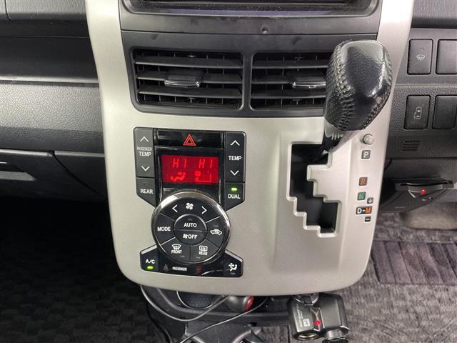 ヴォクシー ＺＳ　４ＷＤ・寒冷地仕様・社外ＨＤＤナビ・ＣＤ／ＤＶＤ／ＳＤ／ＨＤＤ／フルセグＴＶ・Ｂｌｕｅｔｏｏｔｈ接続（ハンズフリーのみ）・片側パワースライドドア・ＭＴモード付ＡＴ／パドルシフト・社外後席用モニター（10枚目）