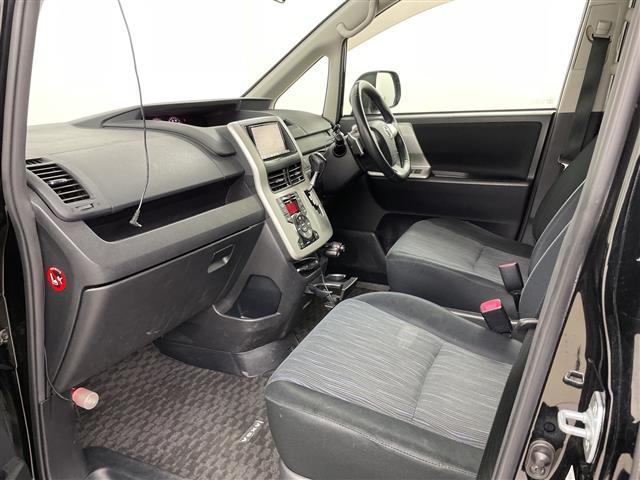 ヴォクシー ＺＳ　４ＷＤ・寒冷地仕様・社外ＨＤＤナビ・ＣＤ／ＤＶＤ／ＳＤ／ＨＤＤ／フルセグＴＶ・Ｂｌｕｅｔｏｏｔｈ接続（ハンズフリーのみ）・片側パワースライドドア・ＭＴモード付ＡＴ／パドルシフト・社外後席用モニター（20枚目）