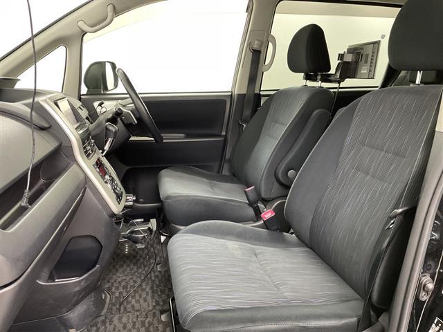 ヴォクシー ＺＳ　４ＷＤ・寒冷地仕様・社外ＨＤＤナビ・ＣＤ／ＤＶＤ／ＳＤ／ＨＤＤ／フルセグＴＶ・Ｂｌｕｅｔｏｏｔｈ接続（ハンズフリーのみ）・片側パワースライドドア・ＭＴモード付ＡＴ／パドルシフト・社外後席用モニター（21枚目）