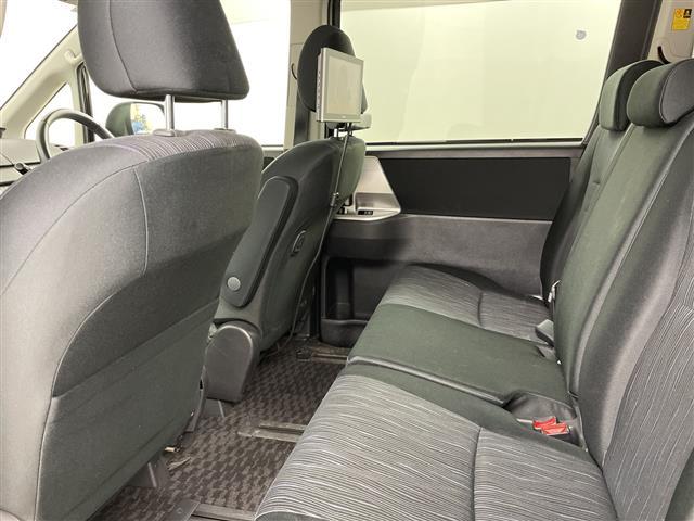 ヴォクシー ＺＳ　４ＷＤ・寒冷地仕様・社外ＨＤＤナビ・ＣＤ／ＤＶＤ／ＳＤ／ＨＤＤ／フルセグＴＶ・Ｂｌｕｅｔｏｏｔｈ接続（ハンズフリーのみ）・片側パワースライドドア・ＭＴモード付ＡＴ／パドルシフト・社外後席用モニター（22枚目）