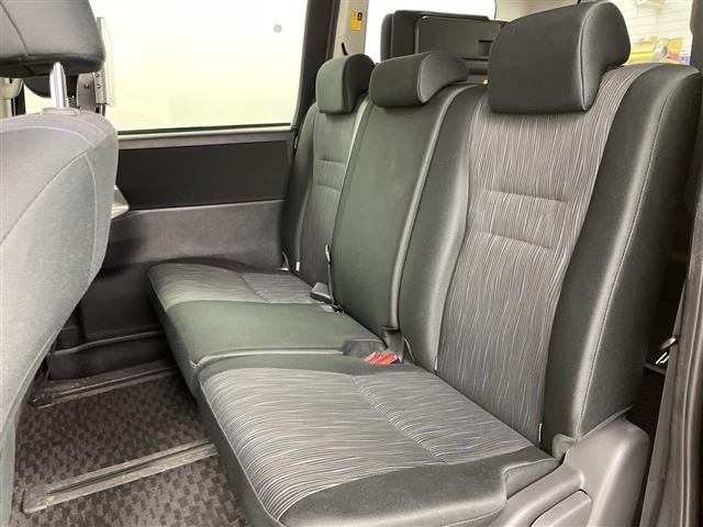 ヴォクシー ＺＳ　４ＷＤ・寒冷地仕様・社外ＨＤＤナビ・ＣＤ／ＤＶＤ／ＳＤ／ＨＤＤ／フルセグＴＶ・Ｂｌｕｅｔｏｏｔｈ接続（ハンズフリーのみ）・片側パワースライドドア・ＭＴモード付ＡＴ／パドルシフト・社外後席用モニター（23枚目）