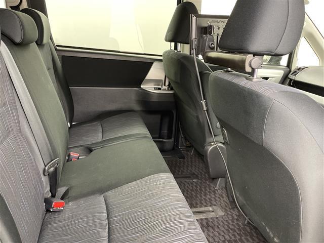 ヴォクシー ＺＳ　４ＷＤ・寒冷地仕様・社外ＨＤＤナビ・ＣＤ／ＤＶＤ／ＳＤ／ＨＤＤ／フルセグＴＶ・Ｂｌｕｅｔｏｏｔｈ接続（ハンズフリーのみ）・片側パワースライドドア・ＭＴモード付ＡＴ／パドルシフト・社外後席用モニター（24枚目）