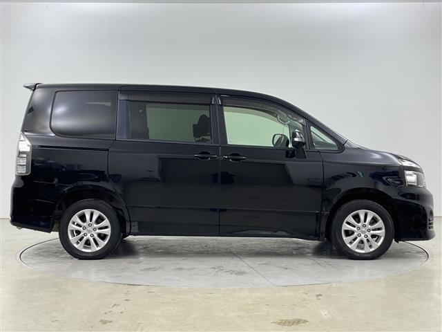 ヴォクシー ＺＳ　４ＷＤ・寒冷地仕様・社外ＨＤＤナビ・ＣＤ／ＤＶＤ／ＳＤ／ＨＤＤ／フルセグＴＶ・Ｂｌｕｅｔｏｏｔｈ接続（ハンズフリーのみ）・片側パワースライドドア・ＭＴモード付ＡＴ／パドルシフト・社外後席用モニター（31枚目）