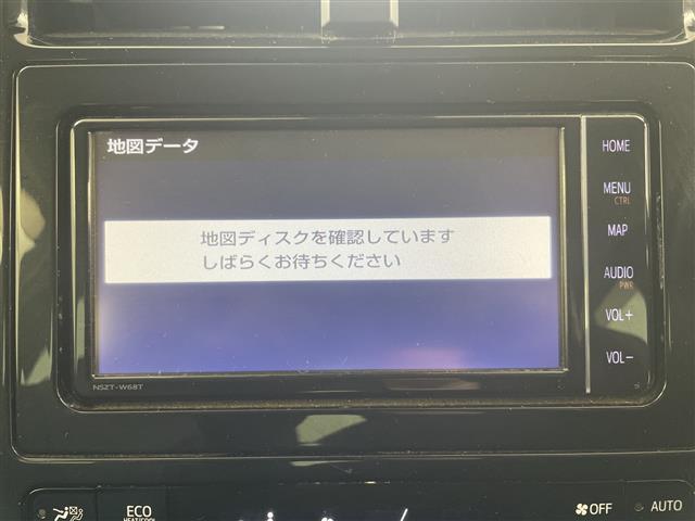 プリウス ＳセーフティプラスＩＩ　４ＷＤ・寒冷地仕様・純正ＳＤナビ・トヨタセーフティセンス・プリクラッシュセーフティ・レーダークルーズコントロール・ブラインドスポットモニター・バックカメラ・ビルトインＥＴＣ・社外前後ドラレコ（3枚目）