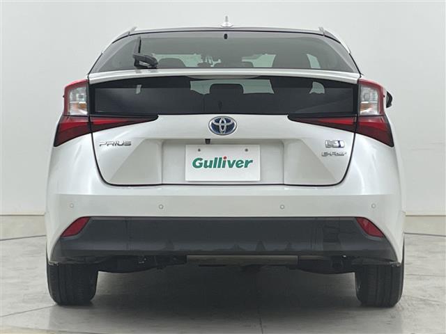 プリウス ＳセーフティプラスＩＩ　４ＷＤ・寒冷地仕様・純正ＳＤナビ・トヨタセーフティセンス・プリクラッシュセーフティ・レーダークルーズコントロール・ブラインドスポットモニター・バックカメラ・ビルトインＥＴＣ・社外前後ドラレコ（12枚目）