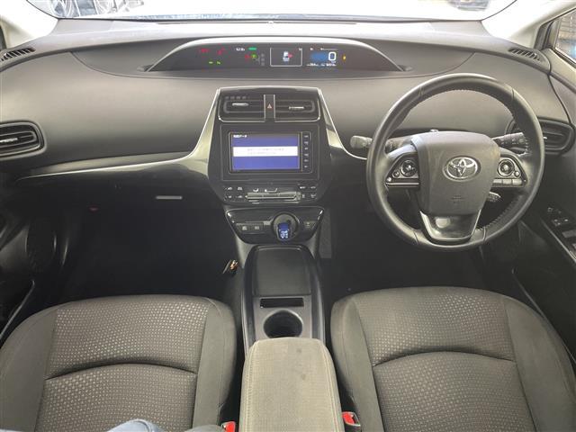 プリウス ＳセーフティプラスＩＩ　４ＷＤ・寒冷地仕様・純正ＳＤナビ・トヨタセーフティセンス・プリクラッシュセーフティ・レーダークルーズコントロール・ブラインドスポットモニター・バックカメラ・ビルトインＥＴＣ・社外前後ドラレコ（18枚目）