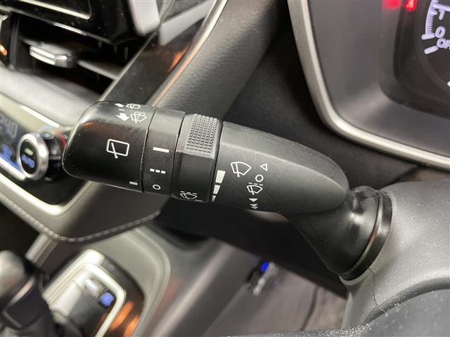 カローラツーリング ハイブリッド　Ｓ　ワンオーナー・４ＷＤ・寒冷地仕様・純正ディスプレイオーディオバックカメラ・ＥＴＣ・トヨタセーフティセンス・ＰＣＳ・レーダークルーズ・ＢＳＭ・積込夏タイヤ純正ＡＷセット・前後ドライブレコーダー（14枚目）