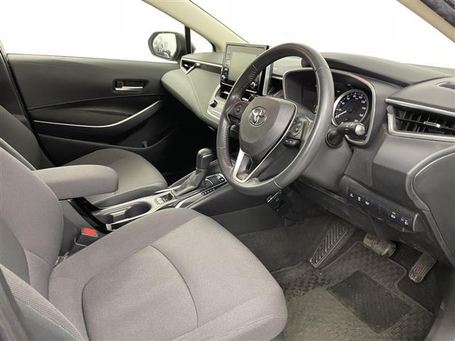 カローラツーリング ハイブリッド　Ｓ　ワンオーナー・４ＷＤ・寒冷地仕様・純正ディスプレイオーディオバックカメラ・ＥＴＣ・トヨタセーフティセンス・ＰＣＳ・レーダークルーズ・ＢＳＭ・積込夏タイヤ純正ＡＷセット・前後ドライブレコーダー（18枚目）