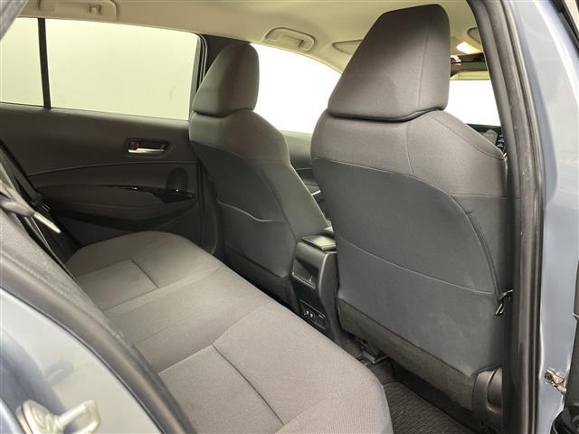 カローラツーリング ハイブリッド　Ｓ　ワンオーナー・４ＷＤ・寒冷地仕様・純正ディスプレイオーディオバックカメラ・ＥＴＣ・トヨタセーフティセンス・ＰＣＳ・レーダークルーズ・ＢＳＭ・積込夏タイヤ純正ＡＷセット・前後ドライブレコーダー（19枚目）