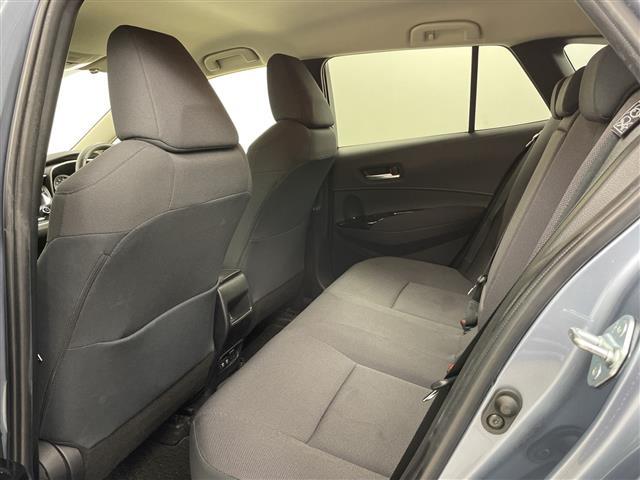 カローラツーリング ハイブリッド　Ｓ　ワンオーナー・４ＷＤ・寒冷地仕様・純正ディスプレイオーディオバックカメラ・ＥＴＣ・トヨタセーフティセンス・ＰＣＳ・レーダークルーズ・ＢＳＭ・積込夏タイヤ純正ＡＷセット・前後ドライブレコーダー（23枚目）