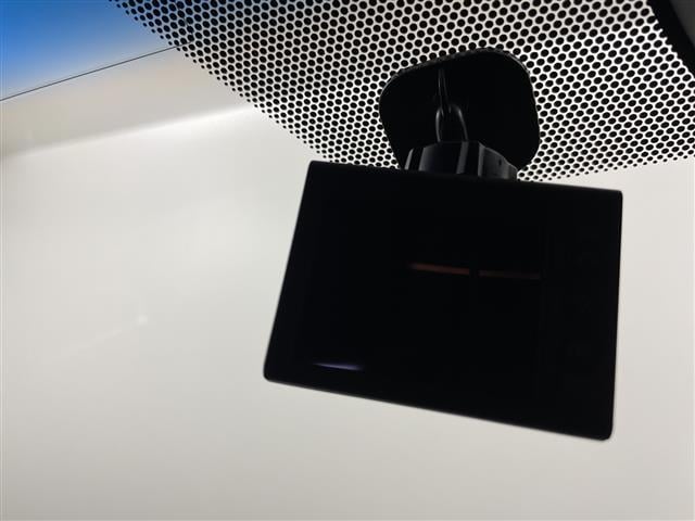 ハリアーハイブリッド プレミアム　ワンオーナー・４ＷＤ・エアロ（フロント／サイド／リア）・純正ＳＤナビ・Ｂｌｕｅｔｏｏｔｈ接続・トヨタセーフティセンス・プリクラッシュセーフティ・レーダークルコン・オートマチックハイビーム・バックカメラ（8枚目）