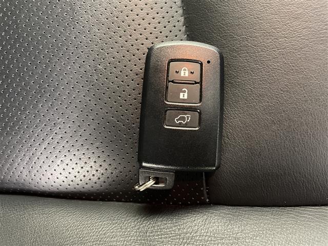 ハリアーハイブリッド プレミアム　ワンオーナー・４ＷＤ・エアロ（フロント／サイド／リア）・純正ＳＤナビ・Ｂｌｕｅｔｏｏｔｈ接続・トヨタセーフティセンス・プリクラッシュセーフティ・レーダークルコン・オートマチックハイビーム・バックカメラ（13枚目）