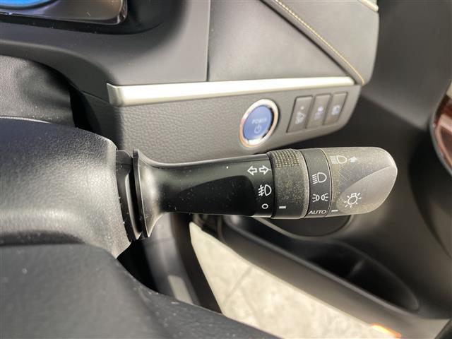 ハリアーハイブリッド プレミアム　ワンオーナー・４ＷＤ・エアロ（フロント／サイド／リア）・純正ＳＤナビ・Ｂｌｕｅｔｏｏｔｈ接続・トヨタセーフティセンス・プリクラッシュセーフティ・レーダークルコン・オートマチックハイビーム・バックカメラ（18枚目）