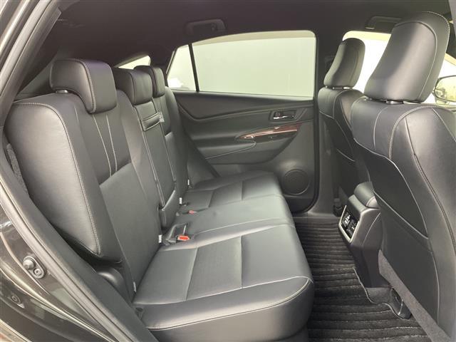 ハリアーハイブリッド プレミアム　ワンオーナー・４ＷＤ・エアロ（フロント／サイド／リア）・純正ＳＤナビ・Ｂｌｕｅｔｏｏｔｈ接続・トヨタセーフティセンス・プリクラッシュセーフティ・レーダークルコン・オートマチックハイビーム・バックカメラ（20枚目）