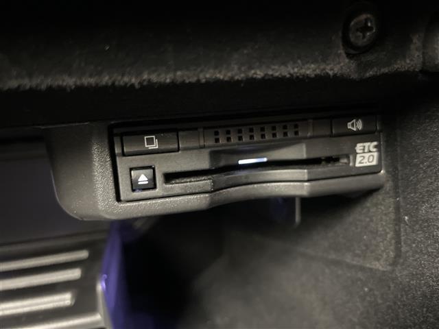 IS IS300h Fスポーツ ・4WD・ハイブリッド・モデリスタエアロ(F.S.R)・レクサスセーフティーサポート・プリクラッシュセーフティ・レーダークルーズコントロール・純正10.3インチディスプレイ・ナビ/フルセ(10枚目)