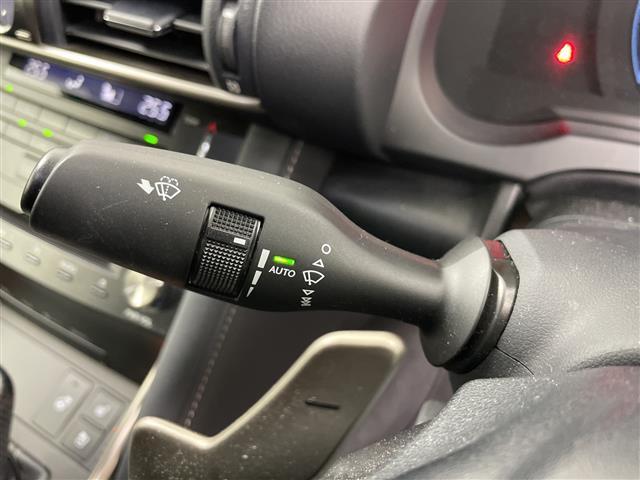 IS IS300h Fスポーツ ・4WD・ハイブリッド・モデリスタエアロ(F.S.R)・レクサスセーフティーサポート・プリクラッシュセーフティ・レーダークルーズコントロール・純正10.3インチディスプレイ・ナビ/フルセ(19枚目)