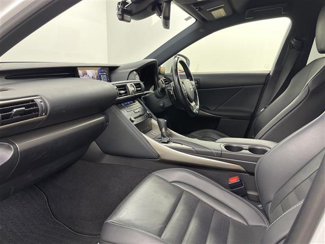 IS IS300h Fスポーツ ・4WD・ハイブリッド・モデリスタエアロ(F.S.R)・レクサスセーフティーサポート・プリクラッシュセーフティ・レーダークルーズコントロール・純正10.3インチディスプレイ・ナビ/フルセ(27枚目)