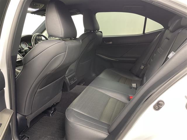 IS IS300h Fスポーツ ・4WD・ハイブリッド・モデリスタエアロ(F.S.R)・レクサスセーフティーサポート・プリクラッシュセーフティ・レーダークルーズコントロール・純正10.3インチディスプレイ・ナビ/フルセ(28枚目)