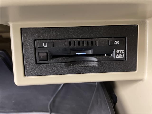 ランドクルーザープラド TX ・4WD / ディーゼルターボ・ムーンルーフ/7人乗り・トヨタセーフティセンス・プリクラッシュセーフティ・レーダークルーズコントロール・ケンウッド9インチ ナビ・DVD.CD.SD.BT.(11枚目)