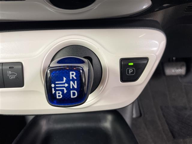 プリウス Sツーリングセレクション ・4WD・純正ナビ フルセグ/BT/CD/DVD/SD・バックカメラ ・レーダークルーズコントロール・純正一体型エンジンスターター・シートヒーター・ミラーヒーター・ワイパーデアイサー(5枚目)