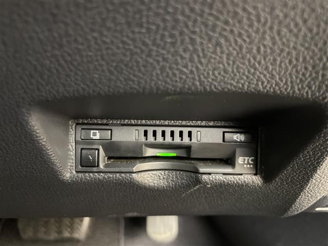 プリウス Sツーリングセレクション ・4WD・純正ナビ フルセグ/BT/CD/DVD/SD・バックカメラ ・レーダークルーズコントロール・純正一体型エンジンスターター・シートヒーター・ミラーヒーター・ワイパーデアイサー(10枚目)