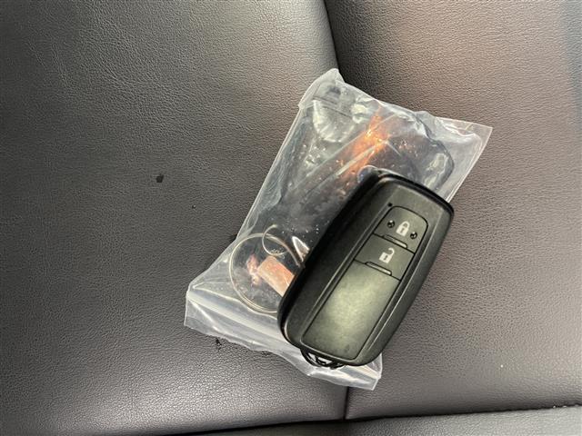 プリウス Sツーリングセレクション ・4WD・純正ナビ フルセグ/BT/CD/DVD/SD・バックカメラ ・レーダークルーズコントロール・純正一体型エンジンスターター・シートヒーター・ミラーヒーター・ワイパーデアイサー(12枚目)