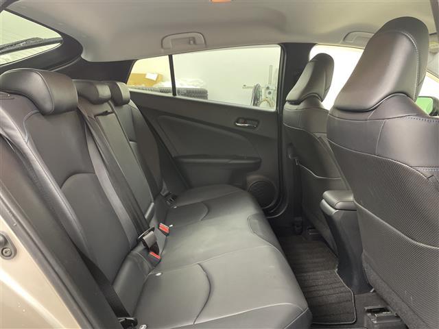 プリウス Sツーリングセレクション ・4WD・純正ナビ フルセグ/BT/CD/DVD/SD・バックカメラ ・レーダークルーズコントロール・純正一体型エンジンスターター・シートヒーター・ミラーヒーター・ワイパーデアイサー(17枚目)