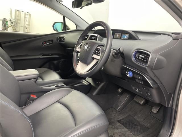 プリウス Sツーリングセレクション ・4WD・純正ナビ フルセグ/BT/CD/DVD/SD・バックカメラ ・レーダークルーズコントロール・純正一体型エンジンスターター・シートヒーター・ミラーヒーター・ワイパーデアイサー(18枚目)