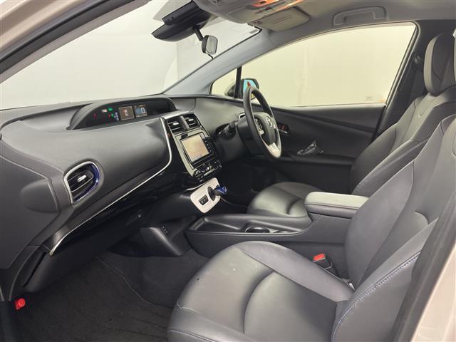 プリウス Sツーリングセレクション ・4WD・純正ナビ フルセグ/BT/CD/DVD/SD・バックカメラ ・レーダークルーズコントロール・純正一体型エンジンスターター・シートヒーター・ミラーヒーター・ワイパーデアイサー(22枚目)