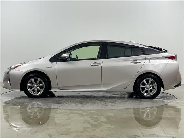 プリウス Sツーリングセレクション ・4WD・純正ナビ フルセグ/BT/CD/DVD/SD・バックカメラ ・レーダークルーズコントロール・純正一体型エンジンスターター・シートヒーター・ミラーヒーター・ワイパーデアイサー(30枚目)