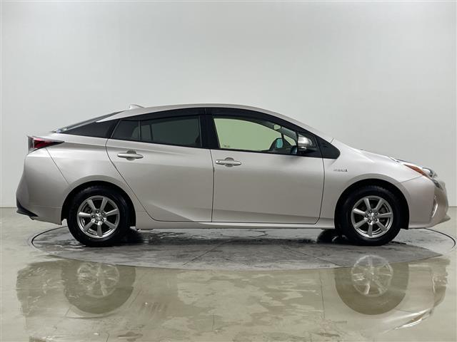 プリウス Sツーリングセレクション ・4WD・純正ナビ フルセグ/BT/CD/DVD/SD・バックカメラ ・レーダークルーズコントロール・純正一体型エンジンスターター・シートヒーター・ミラーヒーター・ワイパーデアイサー(31枚目)