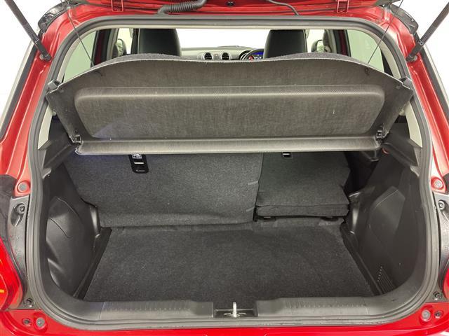 スイフト ハイブリッドＲＳ　・４ＷＤ／　セーフティパッケージＯＰ・デュアルセンサーブレーキサポート・アダプティブクルーズコントロール・純正８インチナビ・ＤＶＤ．ＣＤ．ＳＤ．ＢＴ．フルセグ・バックカメラ・バドルシフト（27枚目）