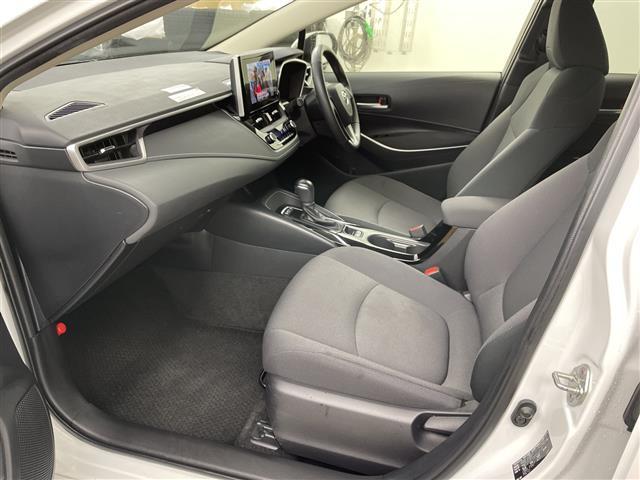 カローラ ハイブリッド　Ｇ　４ＷＤ　寒冷地仕様　８ｉｎディスプレイオーディオ　トヨタセーフティーセンス　ＥＶモード　プリクラッシュセーフティー　レーダークルーズコントロール　オートマチックハイビーム　ＬＥＤオートライト（21枚目）