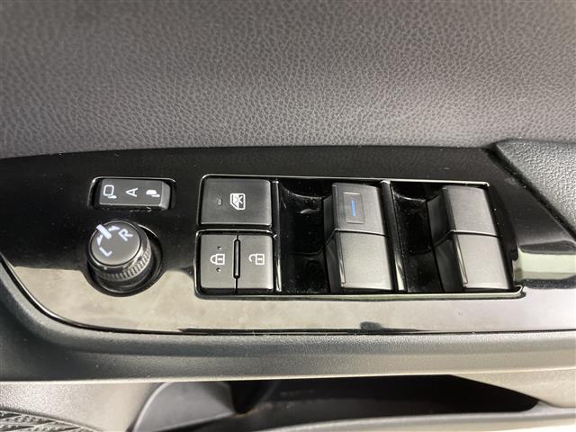 プリウス S 寒冷地仕様・4WD/ハイブリッド車・トヨタセーフティセンス・プリクラッシュセーフティ・レーダークルーズコントロール・純正ディーラーOPナビ・CD.BT.ワンセグ・LEDライト/オートハイビーム・ド(11枚目)