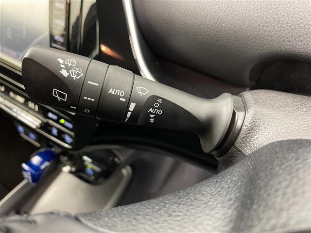 プリウス S 寒冷地仕様・4WD/ハイブリッド車・トヨタセーフティセンス・プリクラッシュセーフティ・レーダークルーズコントロール・純正ディーラーOPナビ・CD.BT.ワンセグ・LEDライト/オートハイビーム・ド(14枚目)