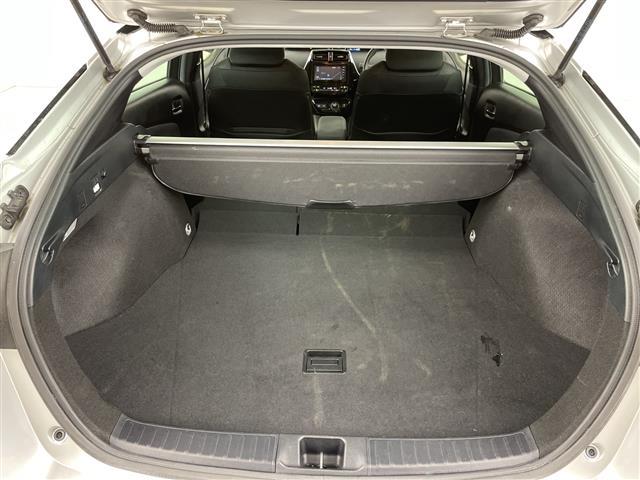 プリウス S 寒冷地仕様・4WD/ハイブリッド車・トヨタセーフティセンス・プリクラッシュセーフティ・レーダークルーズコントロール・純正ディーラーOPナビ・CD.BT.ワンセグ・LEDライト/オートハイビーム・ド(28枚目)