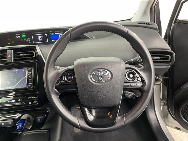 プリウス S 寒冷地仕様・4WD/ハイブリッド車・トヨタセーフティセンス・プリクラッシュセーフティ・レーダークルーズコントロール・純正ディーラーOPナビ・CD.BT.ワンセグ・LEDライト/オートハイビーム・ド(41枚目)